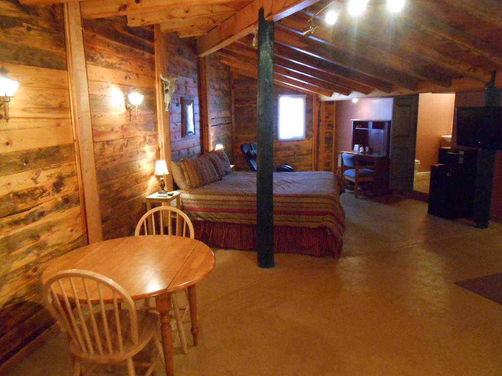 Redrock Country Motel